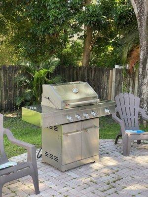 Gas Grill with quick-connect