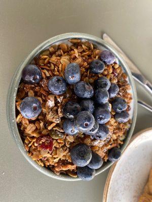 Yogurt and granola