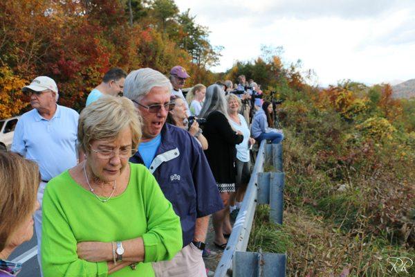 Onlookers and photobugs waiting for the bear to appear!!!