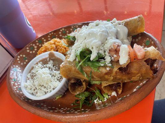 First time here and I ordered the FLAUTAS with half carne half chicken and oh my god delicious!!! This place is as authentic as it gets.