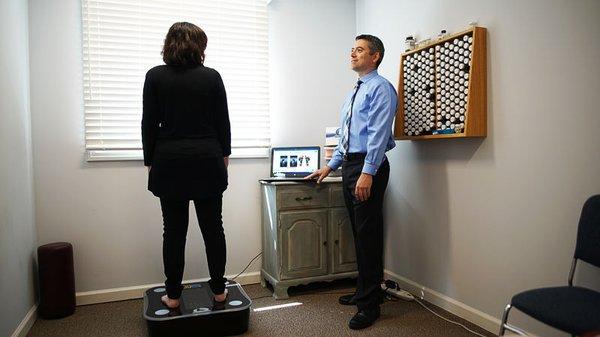 Dr. Michael D'Arienzo during a Custom Orthotics foot scan.