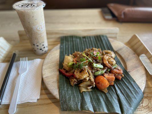 Lavender boba milk tea, pad kee mao