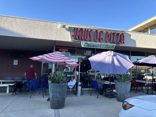 supposedly the best pizza in Orange County. I will be the judge of that. House special pizza has been ordered and is in the oven !