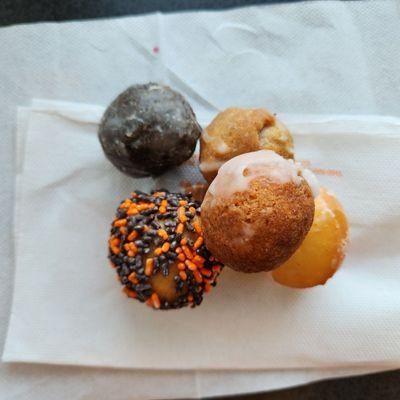 Assorted Munchkins (donut holes)