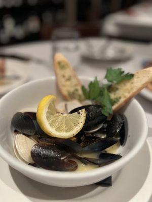 Mussels with white wine