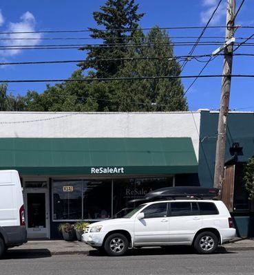 Front Entrance, easy parking on side streets