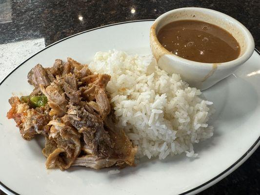 Arroz con habichuelas y pernil