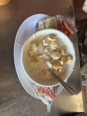 Clam chowder with oyster crackers