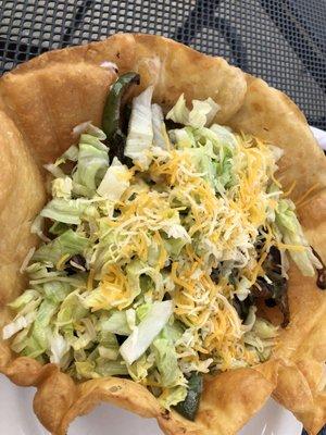 Steak fajita taco salad