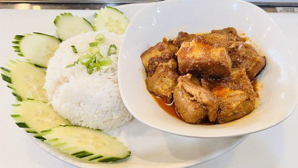 Jasmine rice and pork belly curry