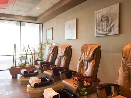 Our salon feature products and services curated to let you experience safe and sustainable spa treatments.