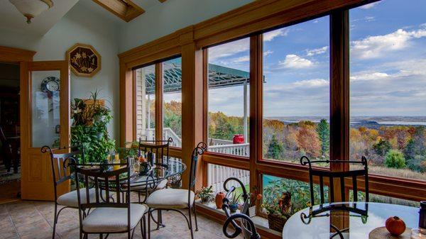 BREAKFAST SUNROOM   GARDEN SURROUNDINGS