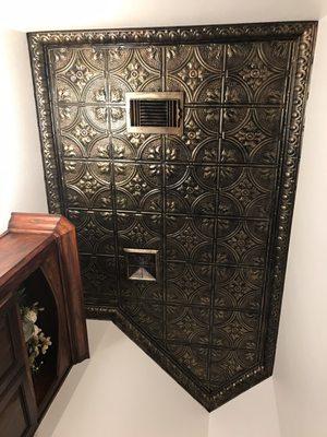 Ceiling of the powder room; check out those beautiful corners