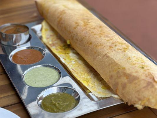 Egg dosa with onions and chutney (coriander, coconut, tomato) and lentils