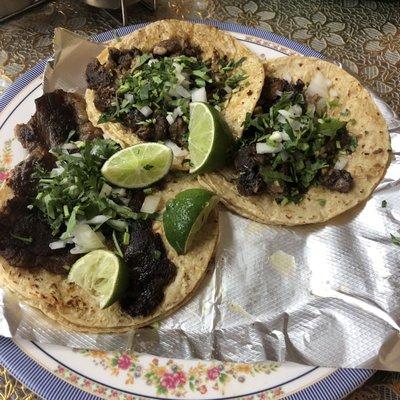 Taco de lomo y tacos de cabeza