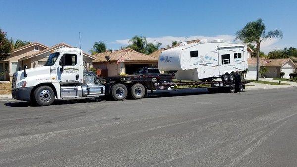 Broken 5th wheel pin on travel trailer