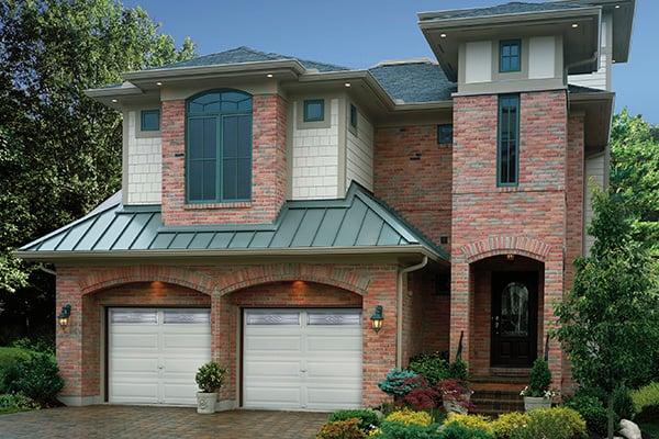 Clopay Premium Series
3-Layer insulated steel garage doors.