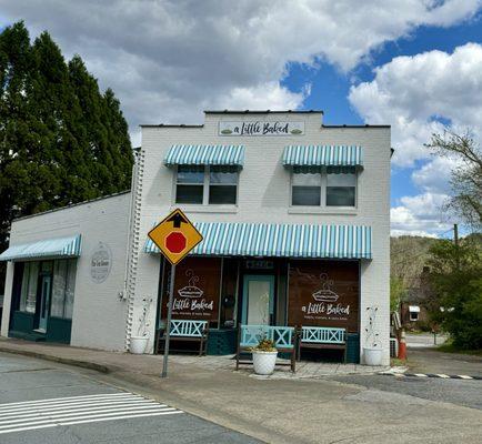 Here's a photo of the bakery located in beautiful historic downtown Ellijay, Georgia.