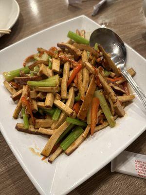 Sauteed Pork w. Celery & Smoked Bean Curd 唐芹香干肉丝