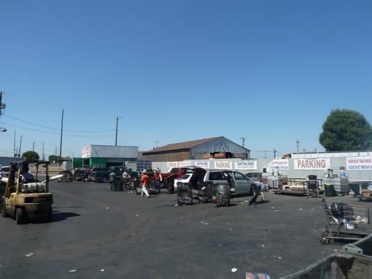 Large concrete yard for easy parking