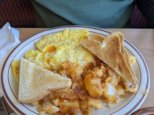 Omelette, toast, and home fries