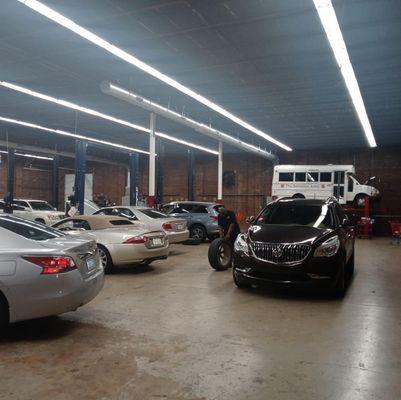 8 Bay Modern repair Facility with top of the line Technicians & Equipment