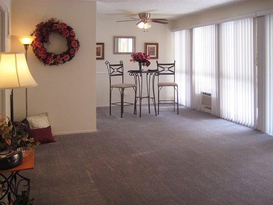 2 Bedroom 2 Bath Living Room / Dining Room