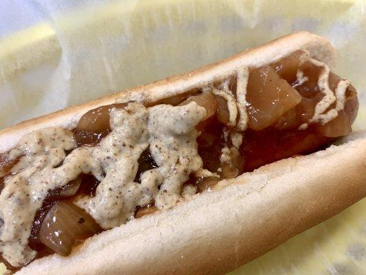 New York Dog with spicy brown mustard and red onion sauce - SO YUMMY!