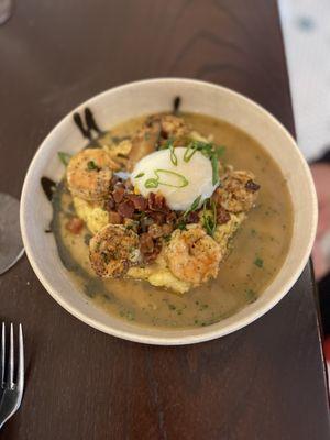 Shrimp and grits - the only thing on the menu that tasted "right" to us.