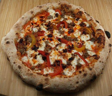 Peppered Vodka :Pink Sauce, Mozz, Parm, Woodfire Peppers, Fennel Pork Sausage, Chili Crunch