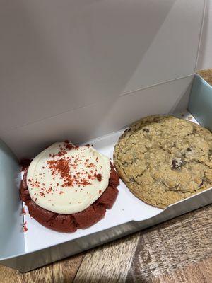 Red velvet & oatmeal cookie