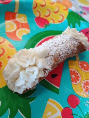 Best Cannolis i ever tasted !!!!