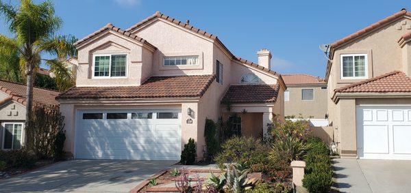 Beautiful tri-shade, concrete tile roof!