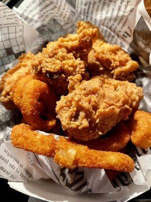 Five pcs Party Wings w/Onion Rings!