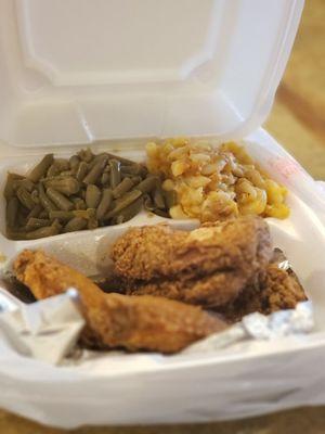 Fried chicken (white meat), mac n cheese and string beans.