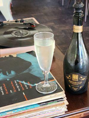 Old school record player playin tunes & my Prosecco