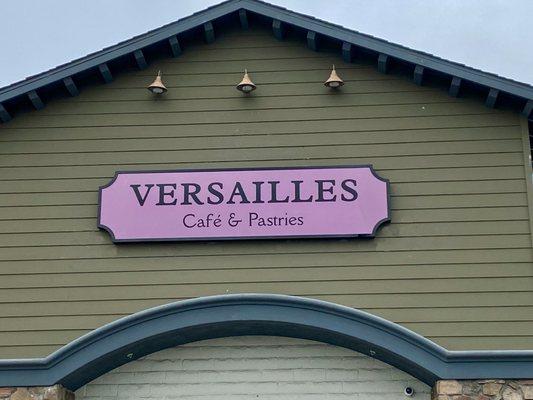 Here is our new signage! We're proud to serve the french community in North County!