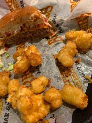 Sorry, I started eating before taking the picture ‍‍. I ordered a burger with Wisconsin World Famous Cheese Curds