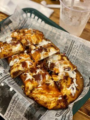 Buffalo chicken flat bread