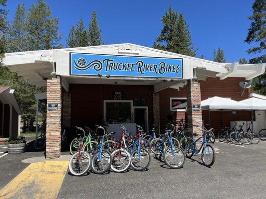 Great location to start your ride. They offer helmets and locks too.