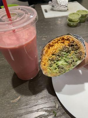 Burrito de asada , agua fresca de fresa