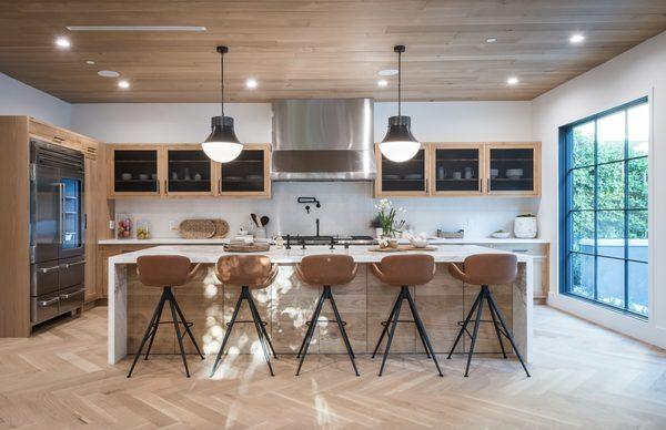 A transitional kitchen with warm, natural elements Austin, TX.