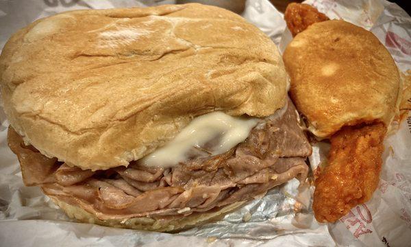 Double Roast Beef sandwich with horseradish sauce & Buffalo chicken slider, so tasty.