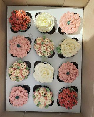 Custom floral cupcakes!