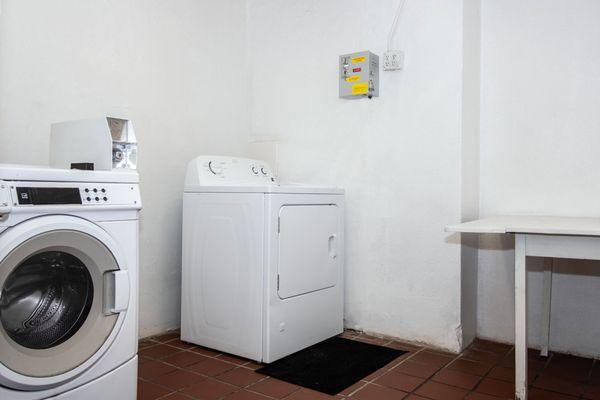 Gardner Hotel & Hostel Coin Operated Laundry Facilities