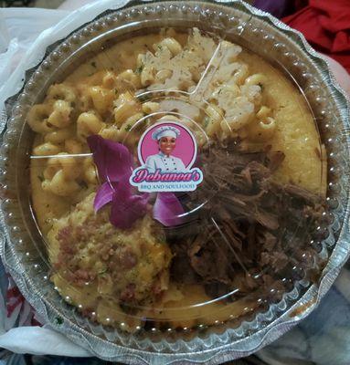 Beef cornbread bowl with sides of mac&cheese and loaded mashed potatoes.