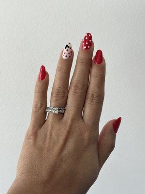 Minnie Mouse dip manicure!