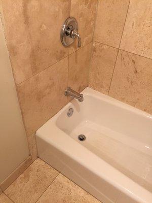 Tub and tile after cleaning.