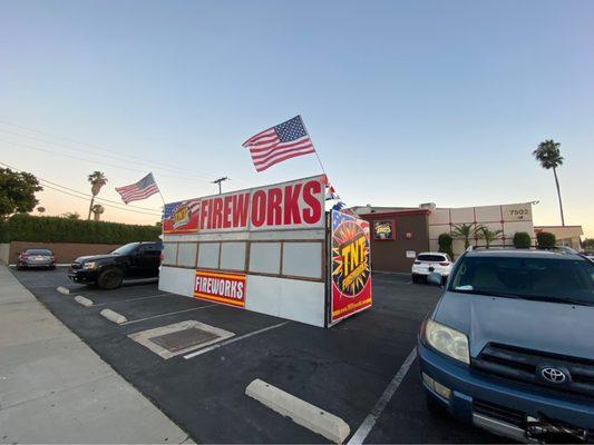 Del Rio Lanes was packed! (6/24/22) Fireworks stands opening soon in Downey, USA... here is one of them.