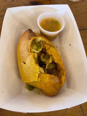 Bolivian empanada con pollo